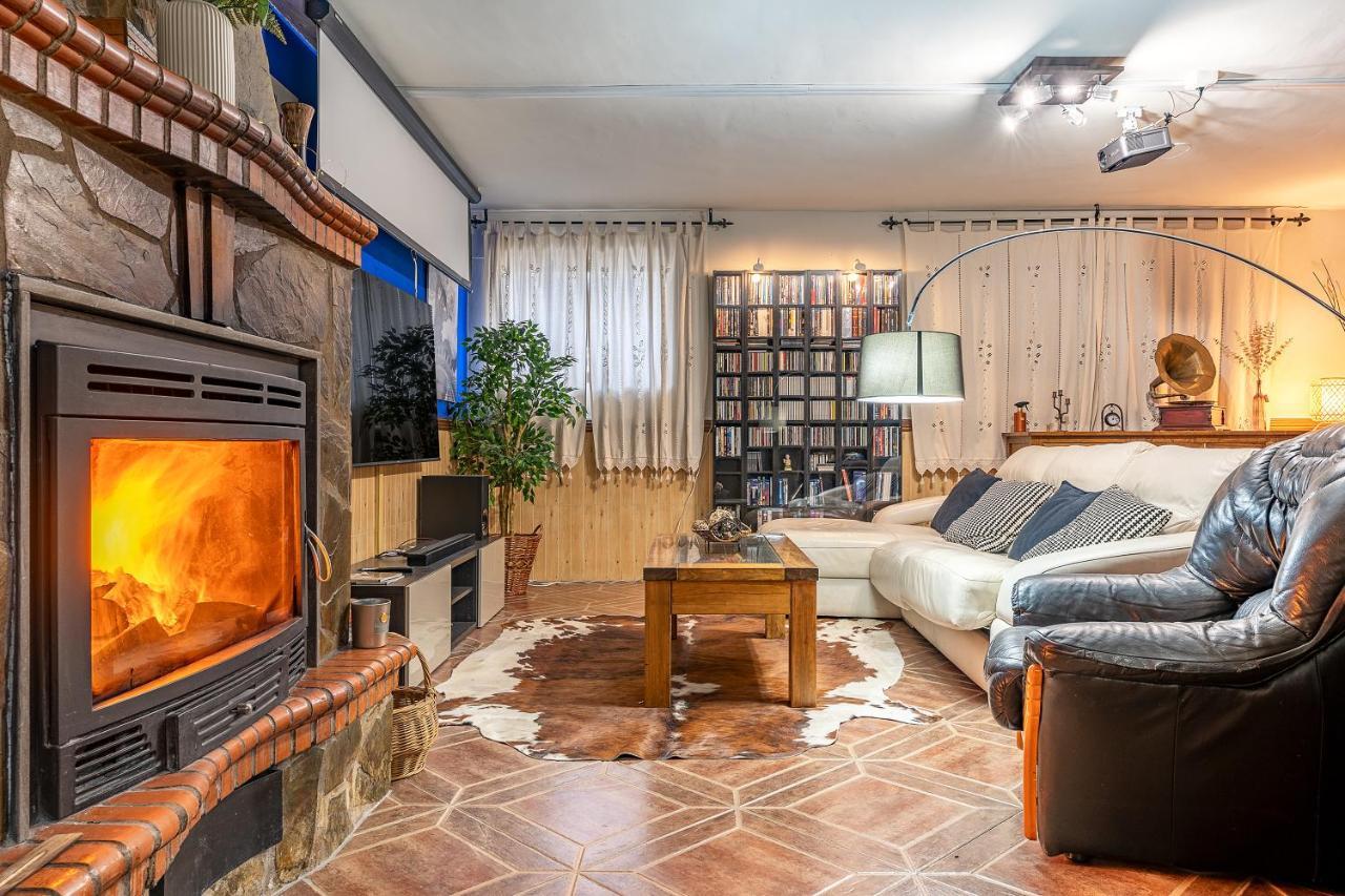 הוילה Illora Casa De Amigos La Latina Con Piscina, Chimenea Y Barbacoa מראה חיצוני תמונה